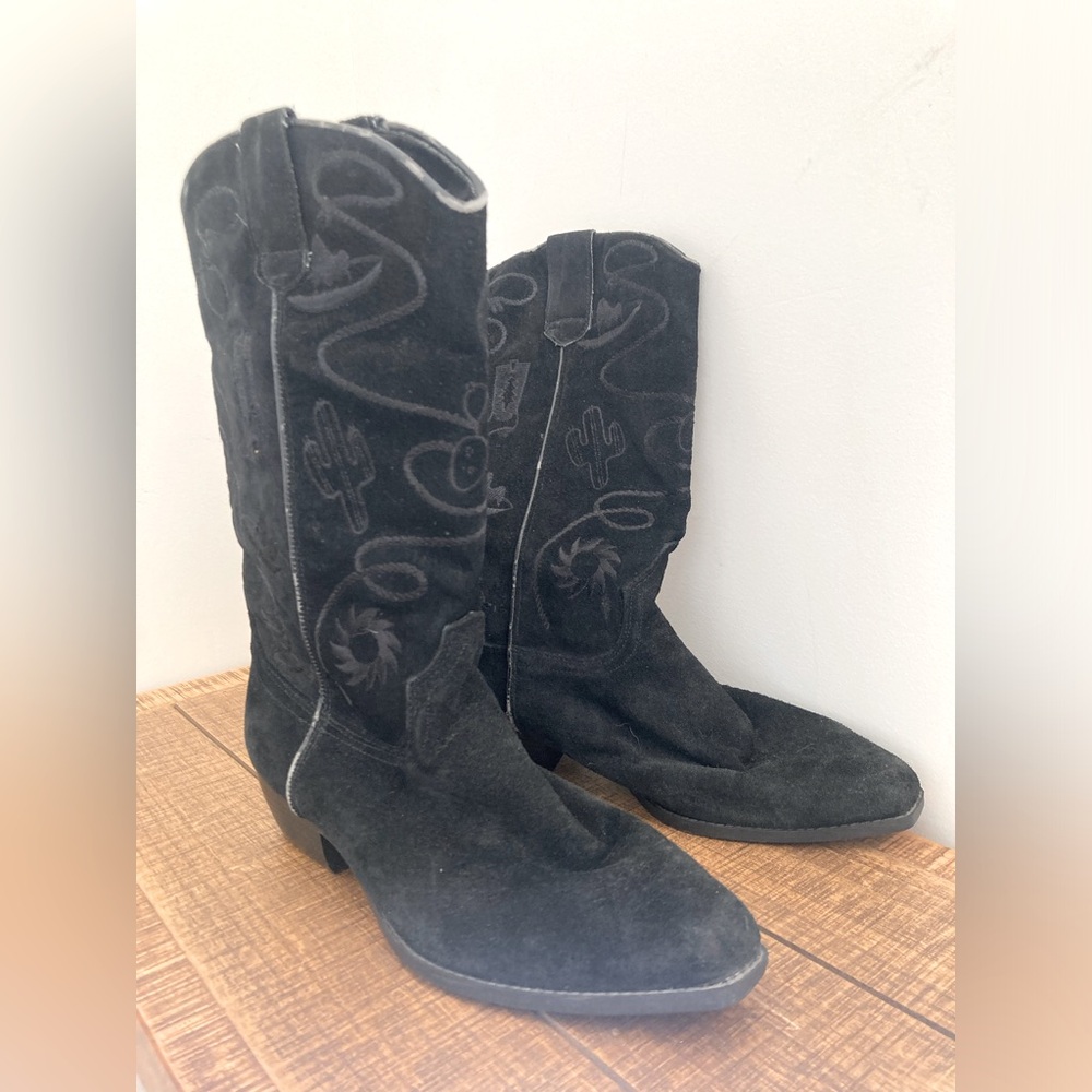 Chilis Black Suede Western Novelty Print Embroidered Cowboy Boot Woman's 9